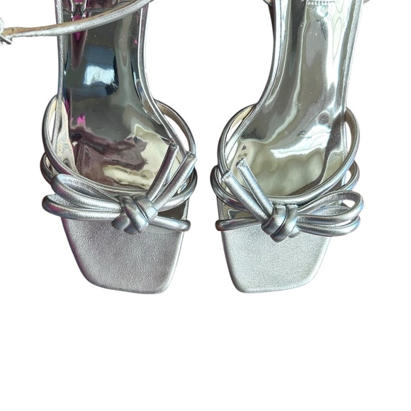 Badgley Mischka Luciana Wedge Sandal Sz 7.5 Knot Detail Silver Metallic Leather - Picture 4 of 12